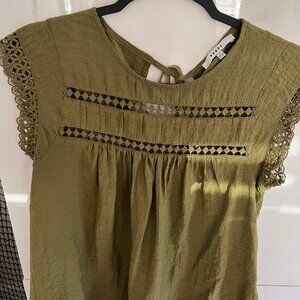 RO & DE Dark Olive Eyelet Lace Trimmed Short Sleeved Tie Back Blouse-Size Small